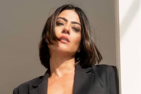 Carol Castro ousa em ensaio poderoso e revela bastidores emocionantes de novo filme