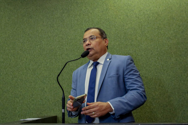 Vice-líder de Rafael Fonteles na Alepi cobra sensibilidade para aplicar lei da meia-passagem