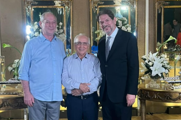 Ciro e Cid Gomes aparecem juntos em festa após rompimento