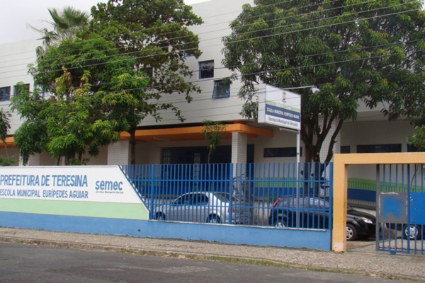 MP exige ficha limpa de funcionários para proteger alunos