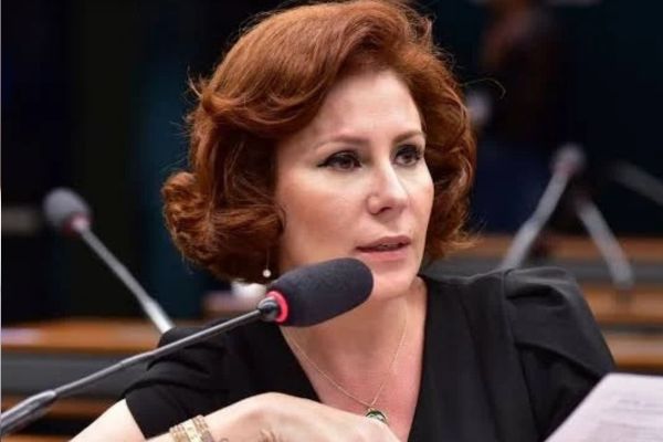 Itália julga extradição de Carla Zambelli