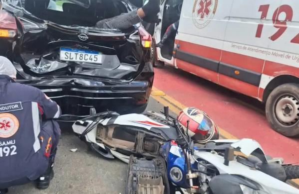 Policial Militar fica gravemente ferido após colisão entre moto e carro em Teresina