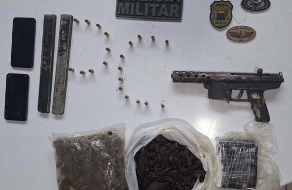 Casa usada para guardar drogas e arma é alvo de operação policial no Sul