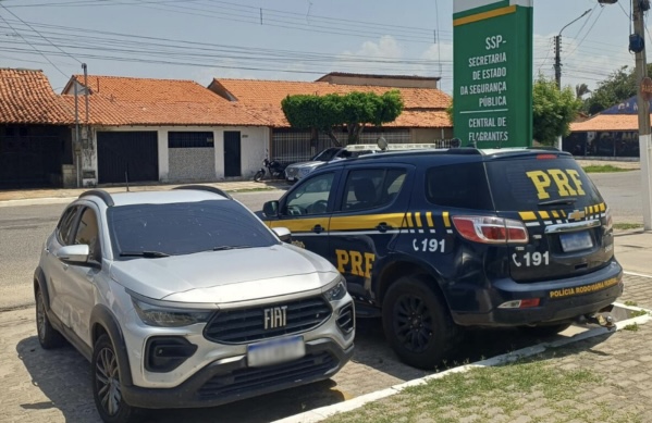 Carro com registro de apropriação indébita é apreendido pela PRF em Parnaíba