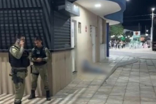 Mulher em situação de rua é encontrada morta em praça no Centro de Pedro II