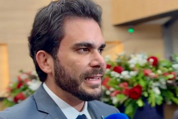 Deputado Dr. Marcus Kalume anuncia mais de meio milhão para obras de calçamento em Flores do Piauí