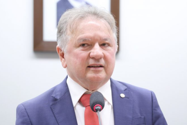 Merlong Solano é absolvido pela Justiça Federal em caso de peculato