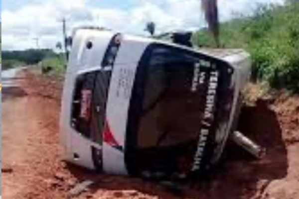 Criança de 8 anos que sobreviveu ao ser arremessada de Van segue internada no HUT