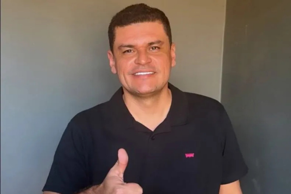 Prefeito de Sebastião Barros é preso com arma irregular, paga fiança e deixa delegacia