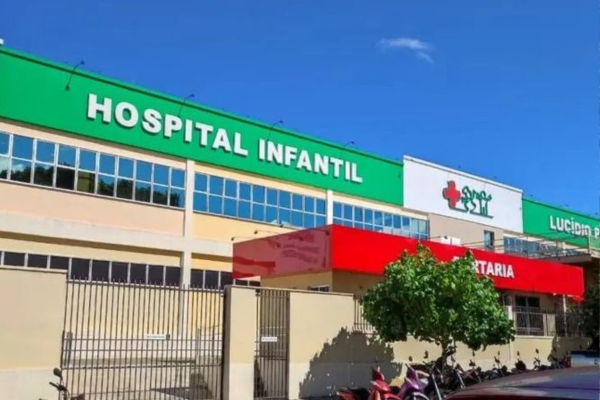 Mães denunciam demora e falta de vagas para consultas no Hospital Infantil