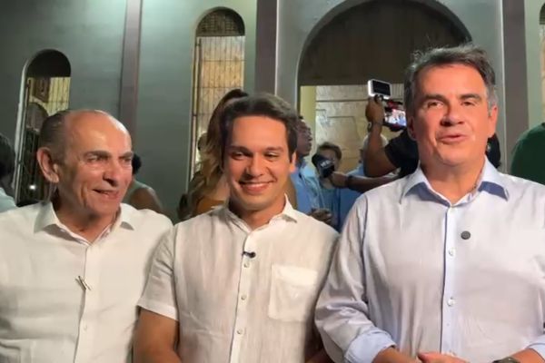 Senador Marcelo Castro grava vídeo em agenda ao lado de Ciro Nogueira