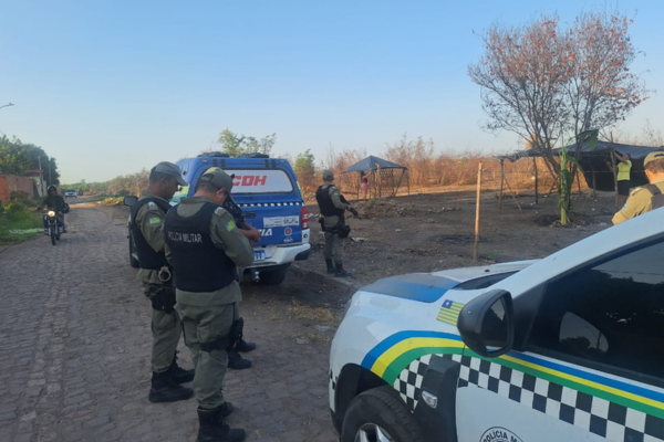 Famílias deixam área ocupada no Parque Brasil após ordem judicial em Teresina