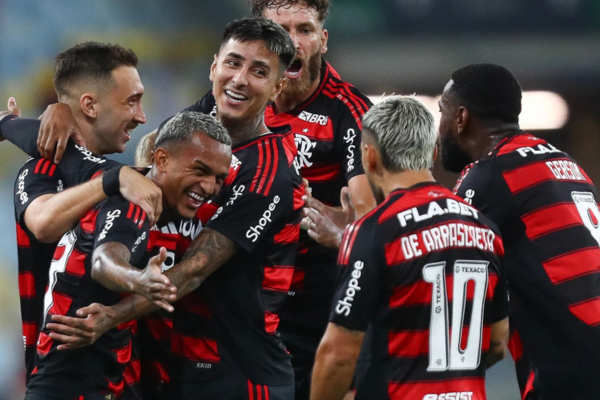 Flamengo sai na frente na final do Carioca ao vencer o Fluminense por 2 a 1