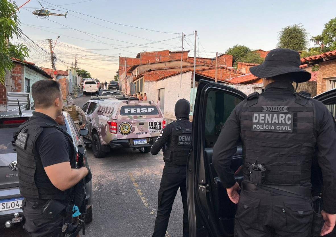 DENARC cumpre 12 mandados durante operação policial em Teresina