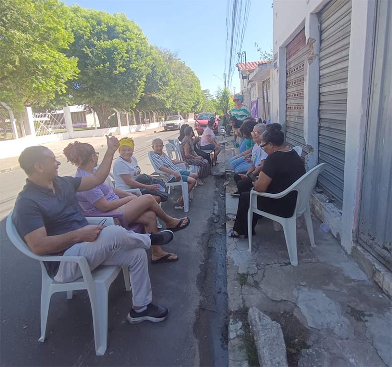 Moradores se mobilizam para impedir despejo de mulher com 4 filhos em Teresina