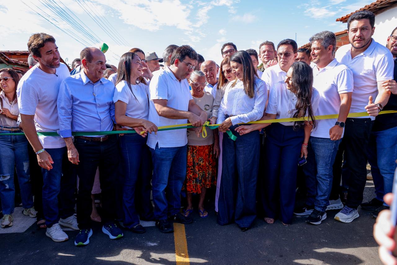 Governo entrega asfaltamento e anuncia pacote de obras no interior