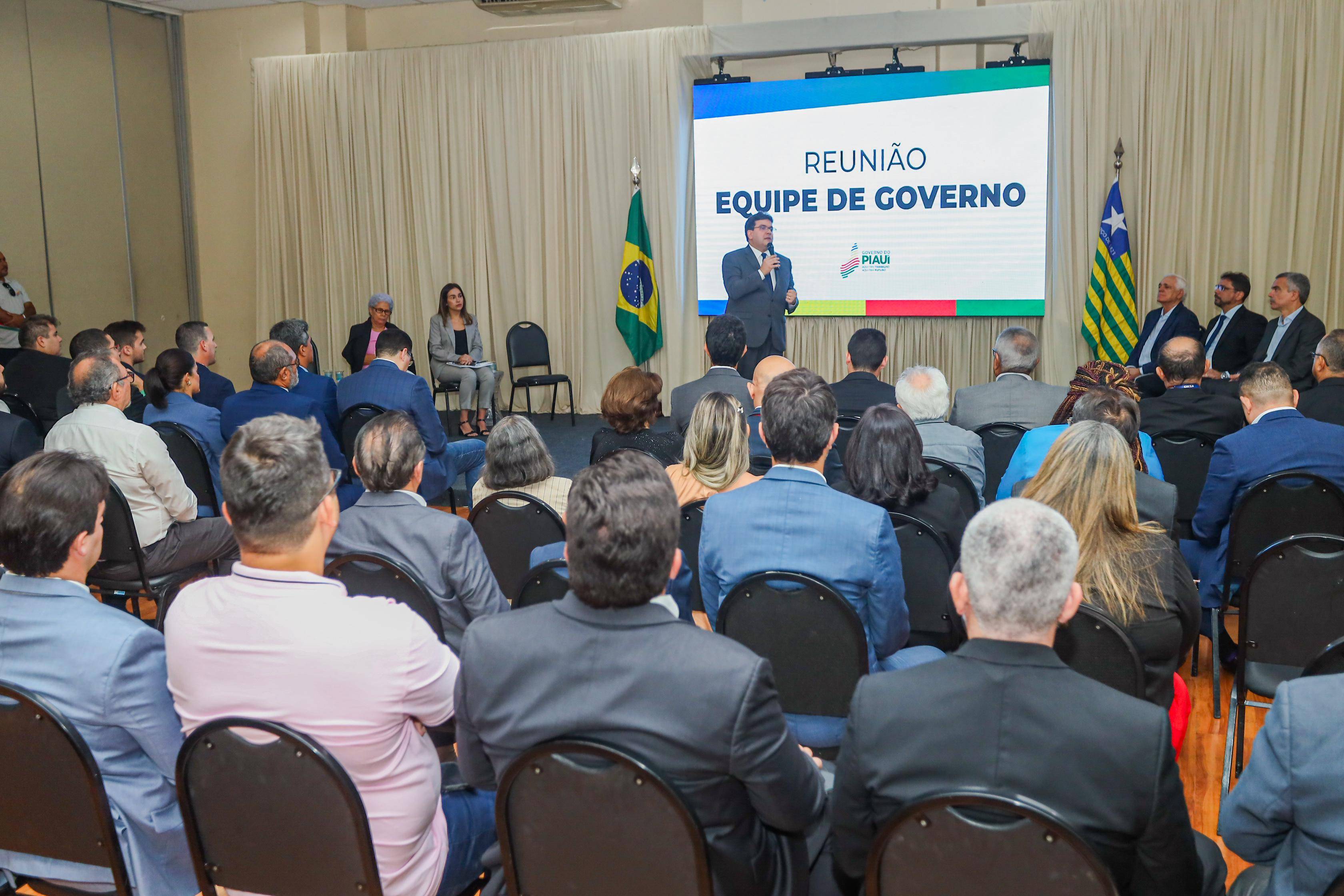 Governador realiza primeira reunião do ano com secretariado