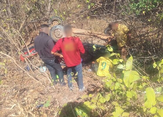 Homem é resgatado após carro cair em ribanceira na BR-230, em Oeiras