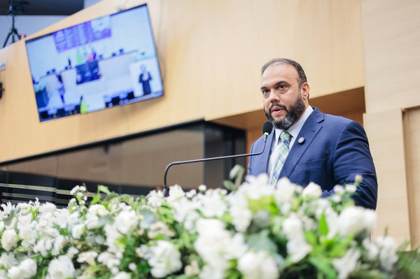 Ziza Carvalho rebate oposição e diz que críticas a empréstimos são “blá-blá-blá”