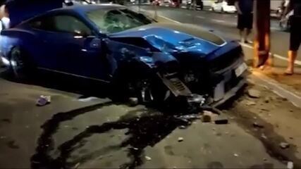 Engavetamento com sete carros deixa veículo destruído na BR-316 em Teresina