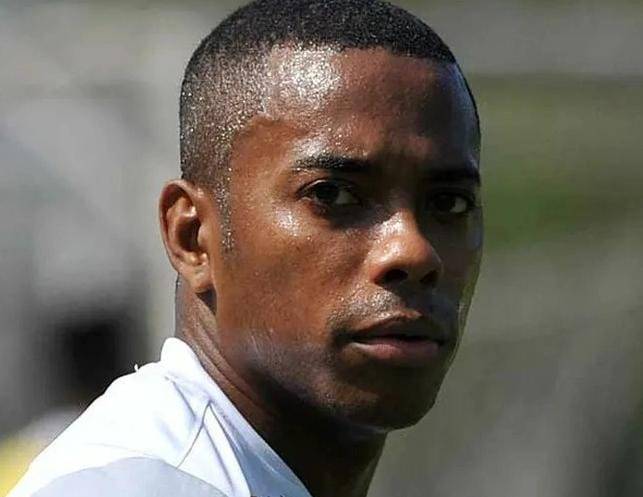 Ex-jogador Robinho é preso pela PF para cumprir pena de 9 anos por estupro