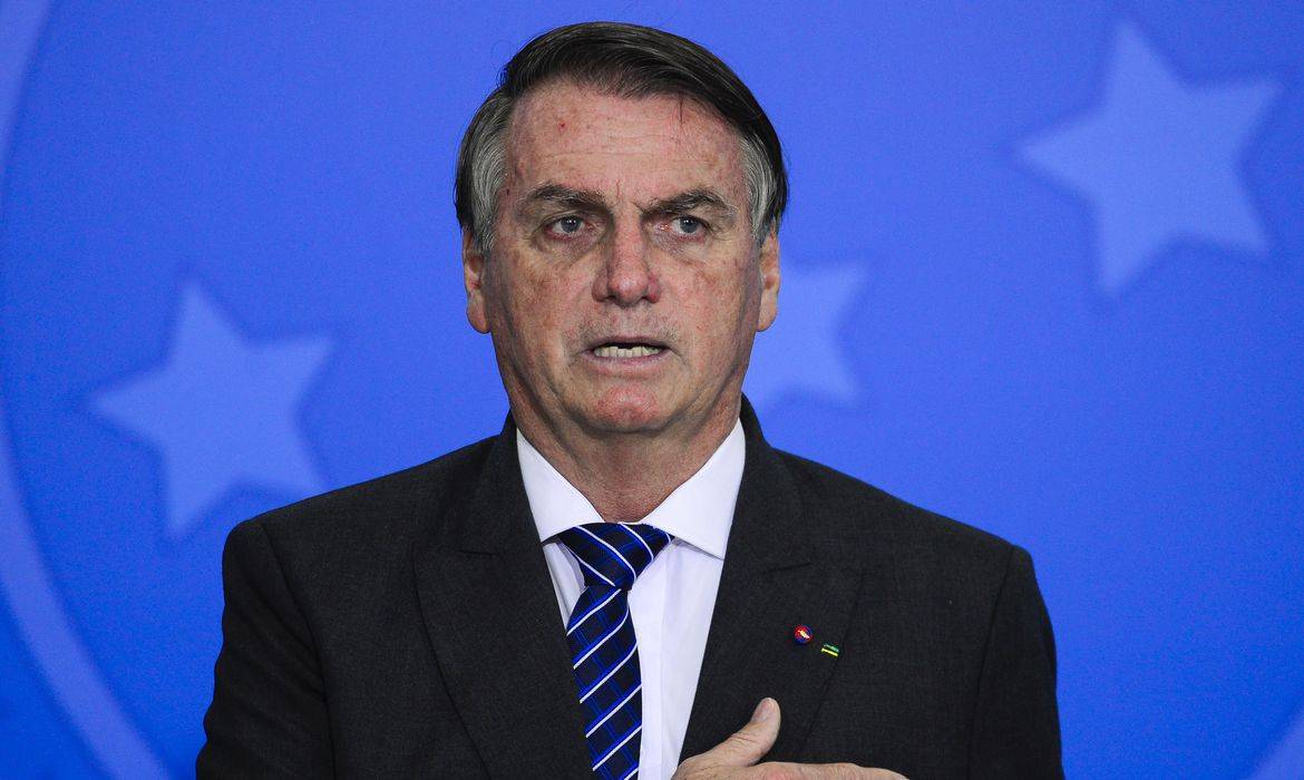 Ex-presidente Bolsonaro passa mal em Brasília e é levado às pressas a hospital