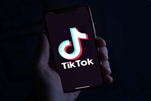 TikTok lança novos recursos para proteger adolescentes na plataforma