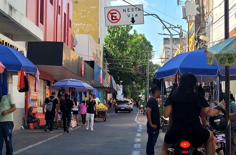 Confira funcionamento do comércio no feriado de Tiradentes