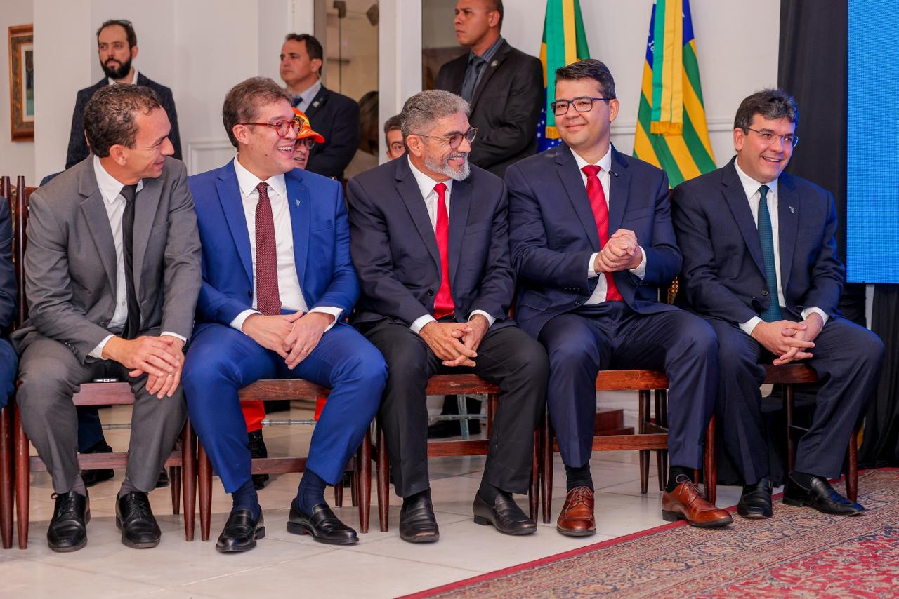 Governador Rafael Fonteles empossa novos secretários da Segurança e da Saúde