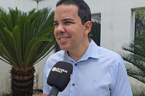 “Prefeito, solta esse celular!”: vereador acusa gestor de descaso em Coronel José Dias