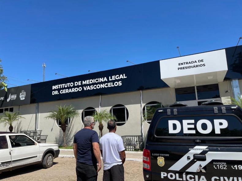 Homem é preso por suspeita de estuprar amiga da filha durante confraternização