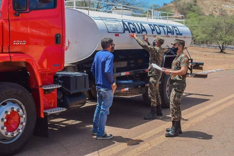 Cerca de 100 mil pessoas só tem acesso à água através de carro-pipa no Piauí