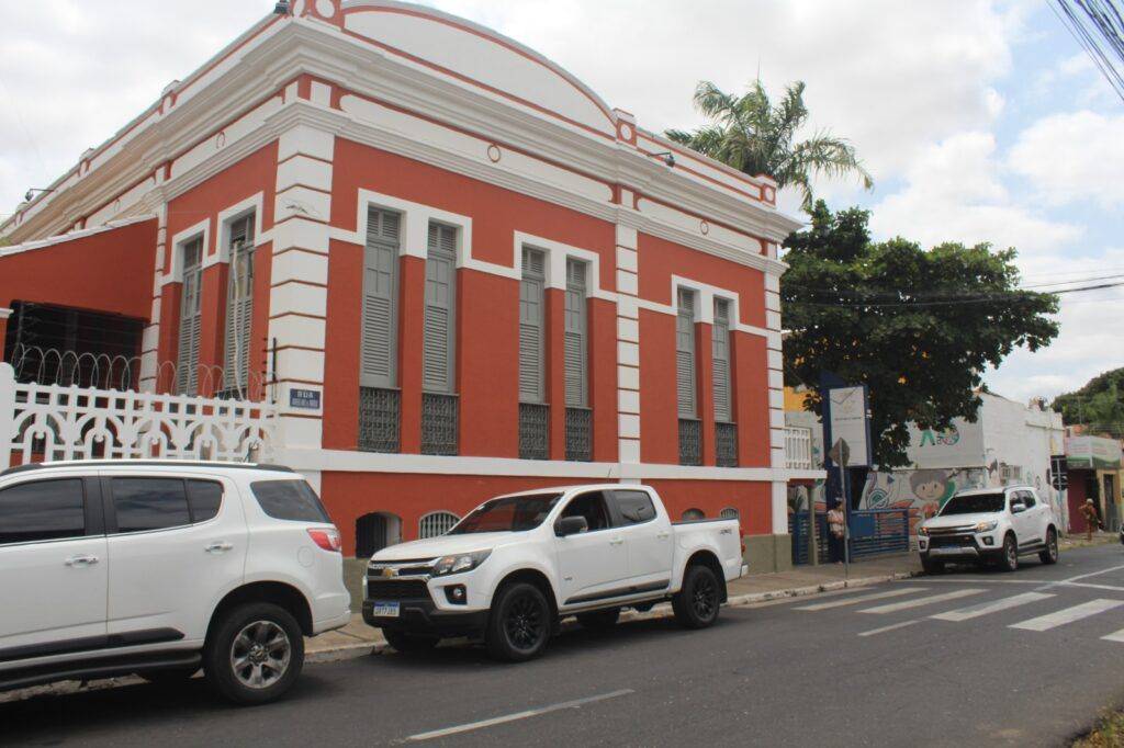 Após incêndio, Semec diz que transporte escolar será mantido em Teresina