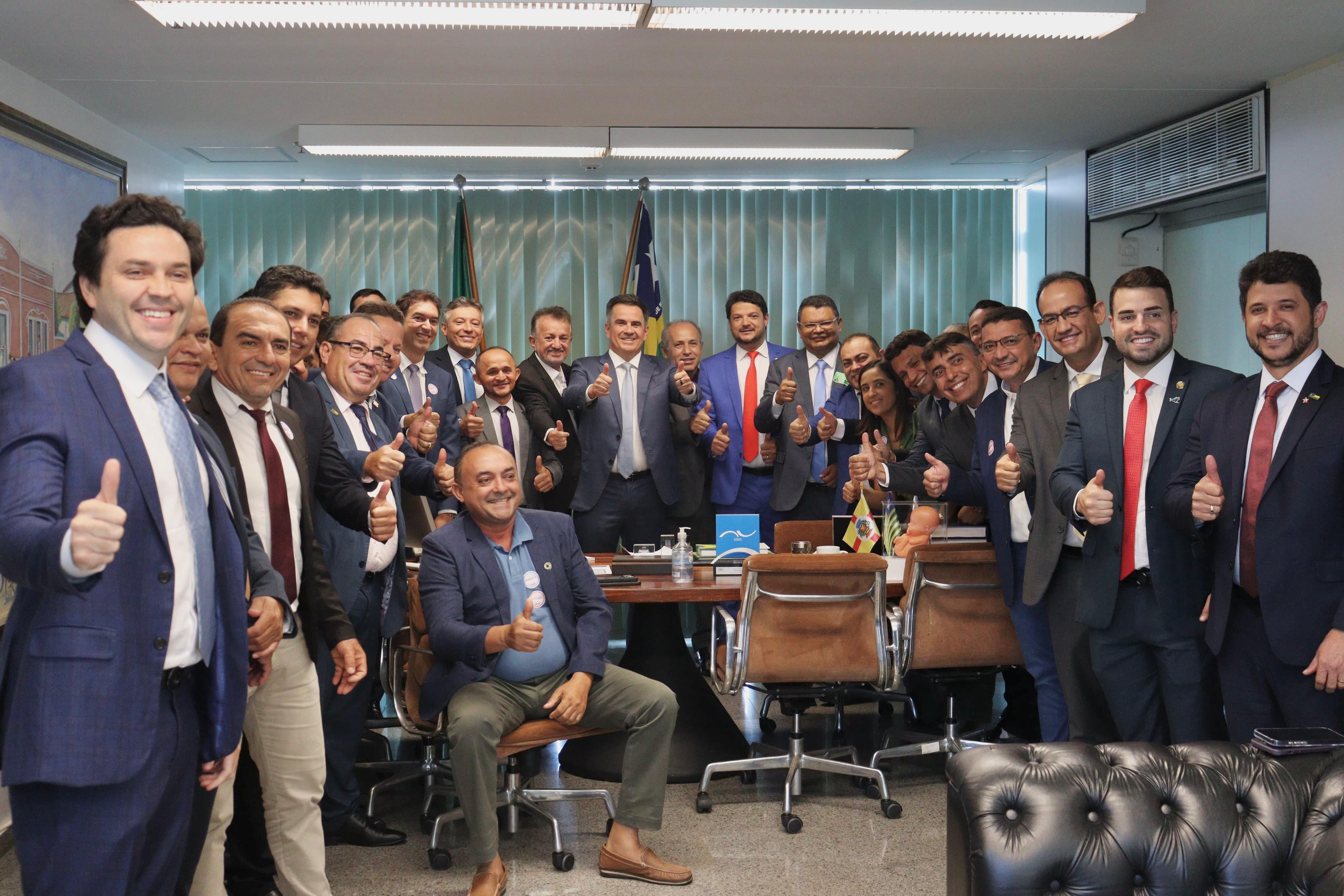 Ciro Nogueira reúne prefeitos de várias siglas e reforça base para 2026