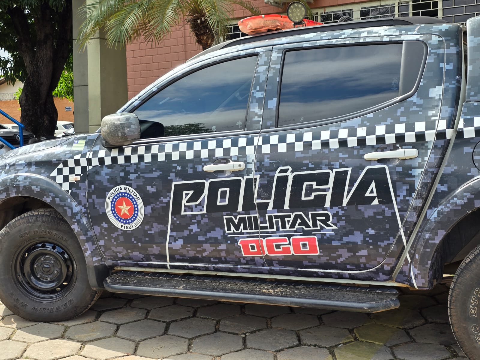 Criminoso armado invade estabelecimento e foge após assalto em Parnaíba