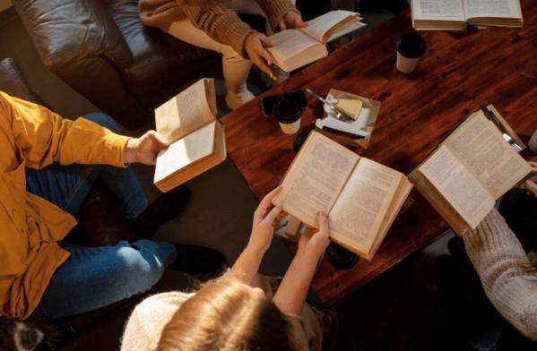 Número de leitores cresce no Brasil em 2025 e movimenta mercado editorial