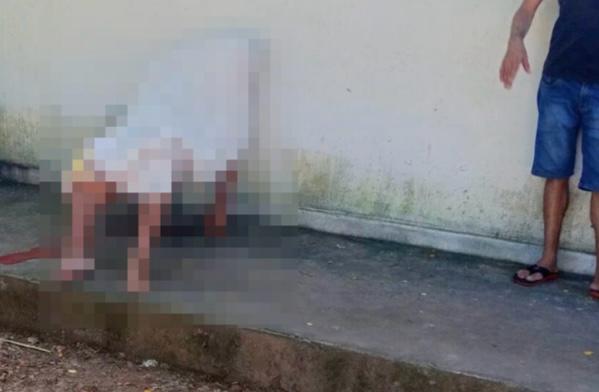 Dupla em moto mata jovem na frente de casa e foge em São João do Arraial
