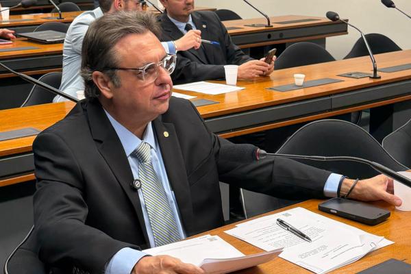 Júlio Arcoverde solicita audiência pública para debater abastecimento de água no Piauí