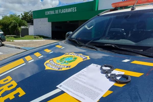 PRF prende foragido com dois mandados por estupro em Buriti dos Lopes