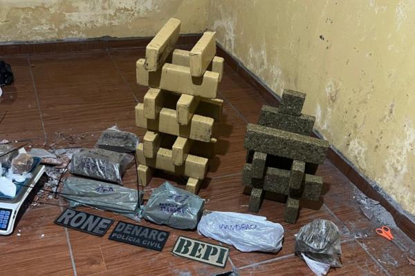 Cerca de 20 kg de drogas são encontrados enterrados em imóvel na Zona Norte