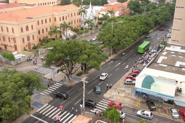 Avenida Frei Serafim tem bloqueio parcial para instalação de semáforos inteligentes