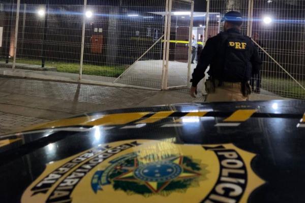 PRF encaminha homem à Polícia Federal por suspeita de documento falso em Parnaíba