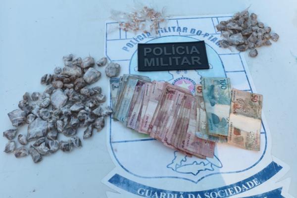Jovem de 17 anos é apreendido com drogas e dinheiro no interior do Piauí