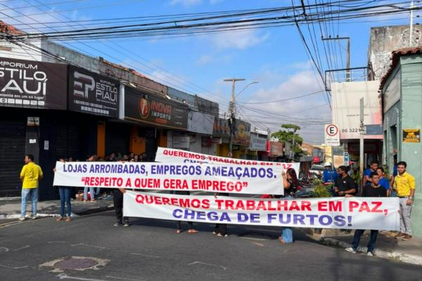 Lojistas fazem protesto e cobram reforço na segurança do Centro de Teresina