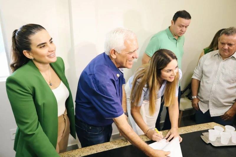 Lucy Soares chora ao lembrar de Firmino Filho durante filiação ao MDB